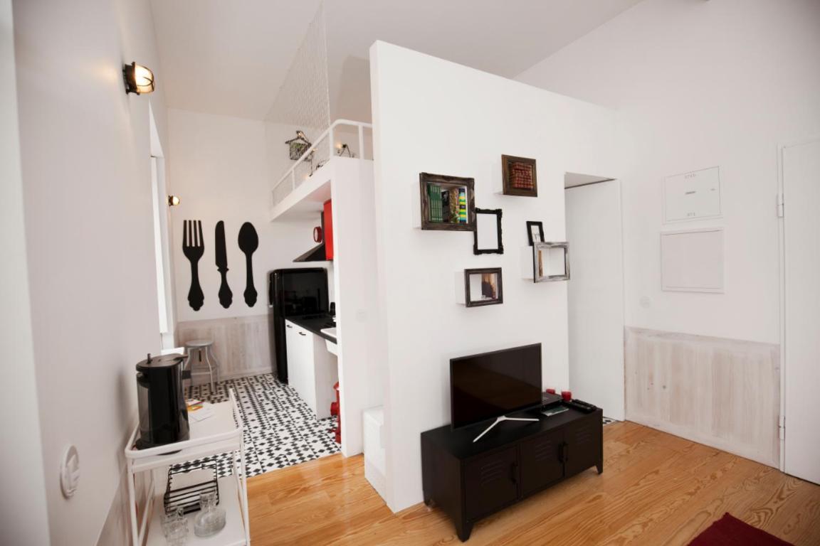 Get Lights And Books In A Flat Apartment Порто Екстериор снимка