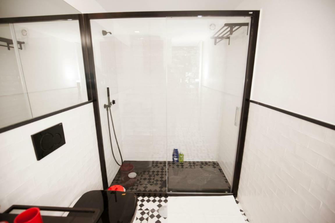 Get Lights And Books In A Flat Apartment Порто Екстериор снимка