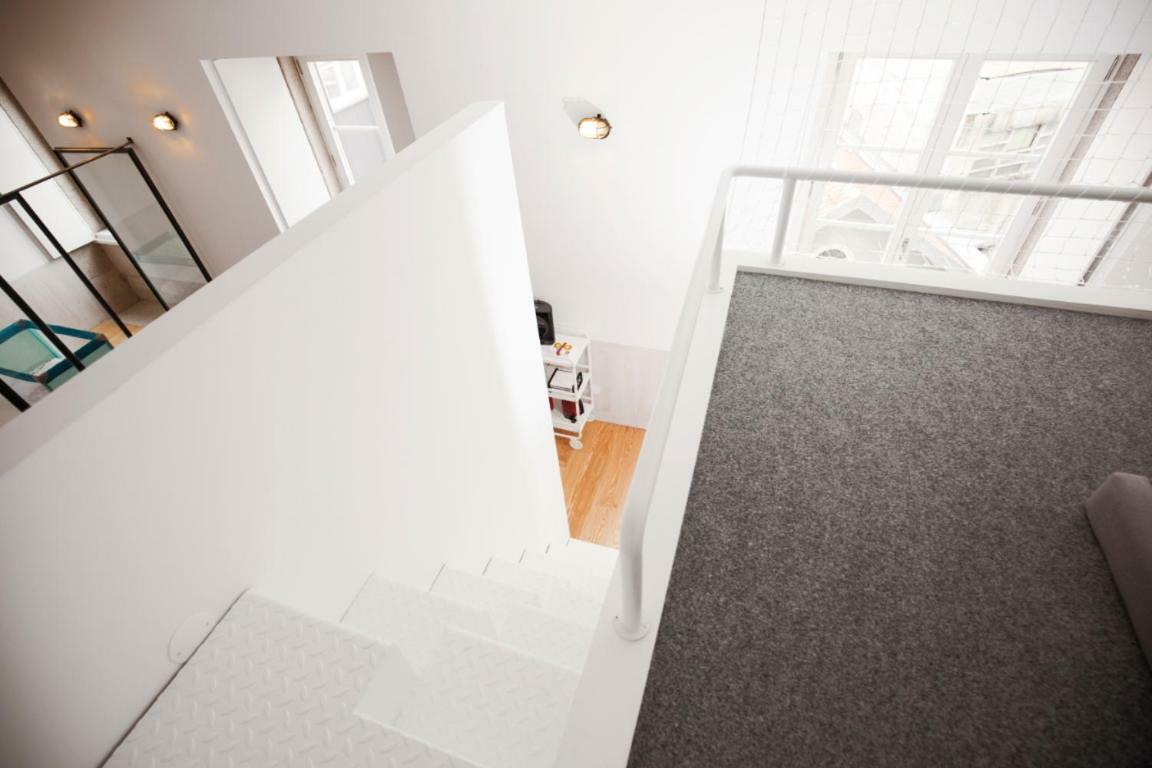 Get Lights And Books In A Flat Apartment Порто Екстериор снимка