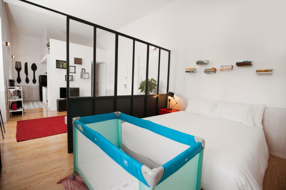 Get Lights And Books In A Flat Apartment Порто Екстериор снимка